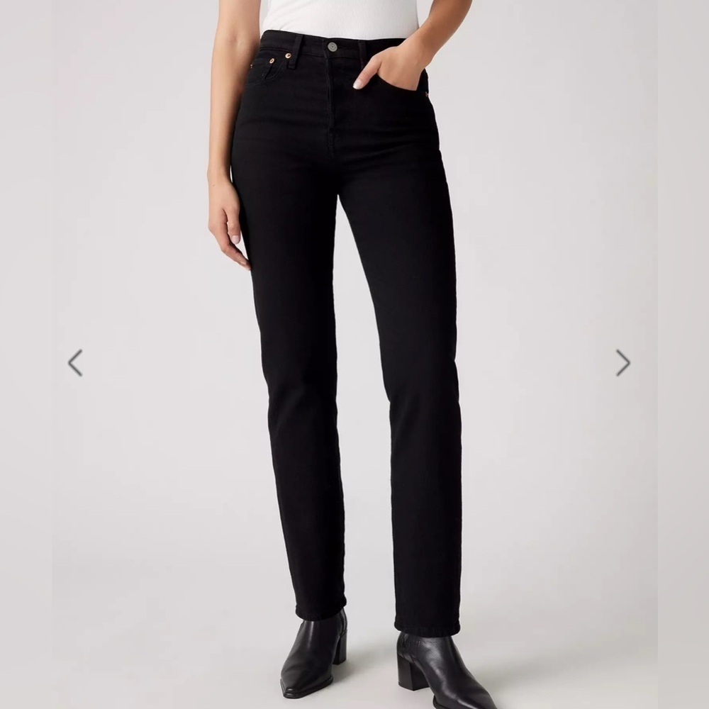 Levis Wedgie straight black jeans Size 25”